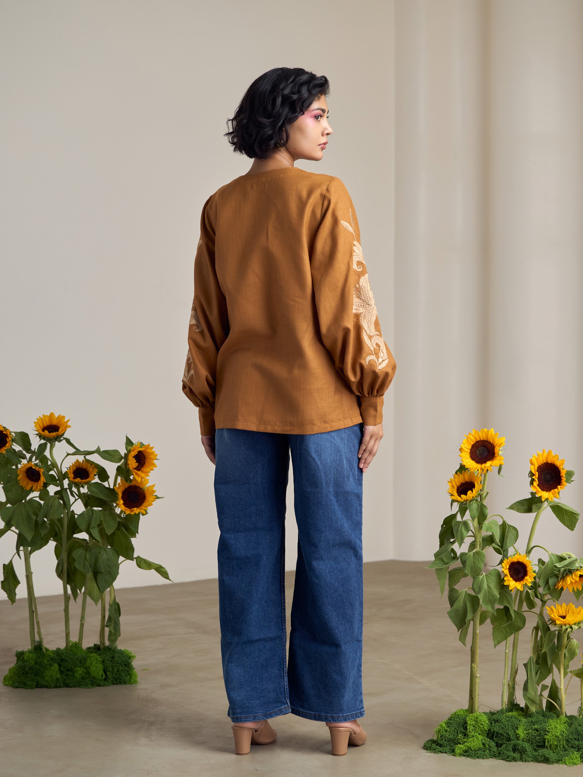 Sand Dunes Lantern Sleeve Top